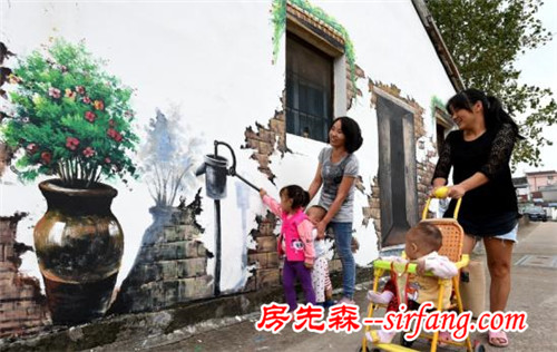 浙江义乌旧房绘制3D墙画　巧手装扮心中家园