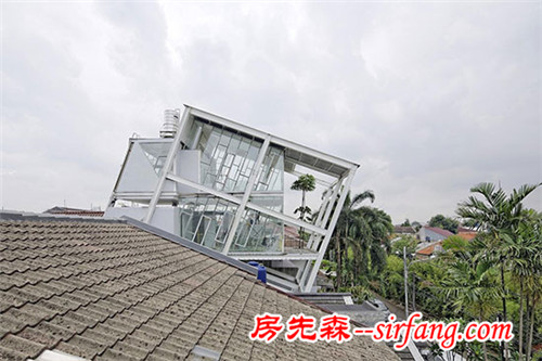 傾斜的私人住宅 跟比薩斜塔有一拼