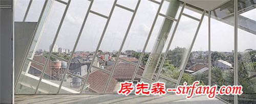 傾斜的私人住宅 跟比薩斜塔有一拼