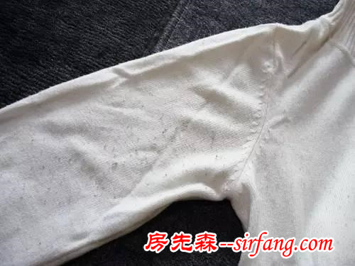 瞬间搞定衣服上的毛球 就用厨房里这个神器？这是真的吗