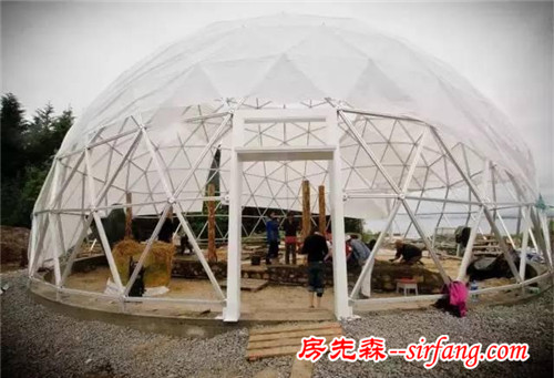 小夫妻在北极圈建水晶房子！ 每天带娃探险、种菜、看极光！还能更美吗？