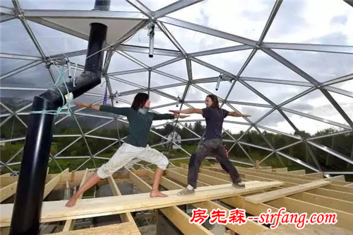 小夫妻在北极圈建水晶房子！ 每天带娃探险、种菜、看极光！还能更美吗？
