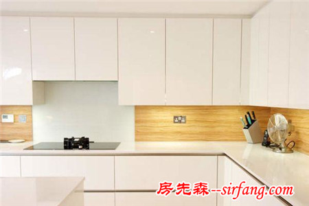 點(diǎn)石家裝教你挑選廚房防油板，遠(yuǎn)離油漬煩惱