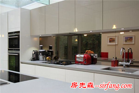 點(diǎn)石家裝教你挑選廚房防油板，遠(yuǎn)離油漬煩惱