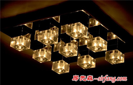 半年辛苦劳作 年轻小伙儿装修飘逸灵动的简约家
