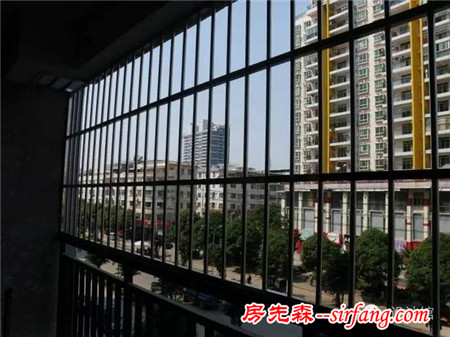封陽(yáng)臺(tái)，除了好看，耐用也很重要！