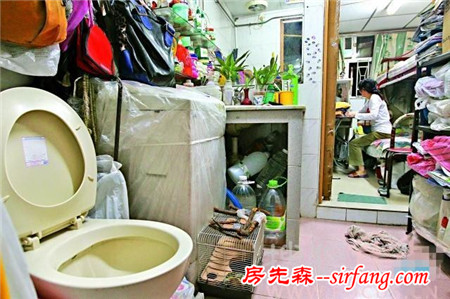 厕所和厨房公用的香港奇葩蜗居，还好意思说你房子小