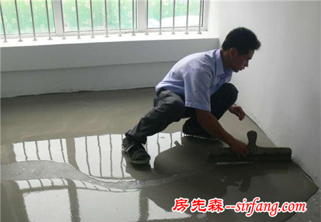 新房铺地板到底要不要做自流平？又被装修工人坑了！