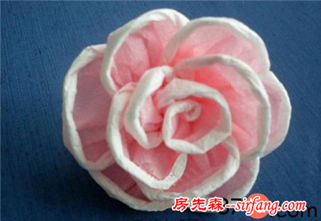 巧妙的利用餐巾纸制作玫瑰花折纸图解教程