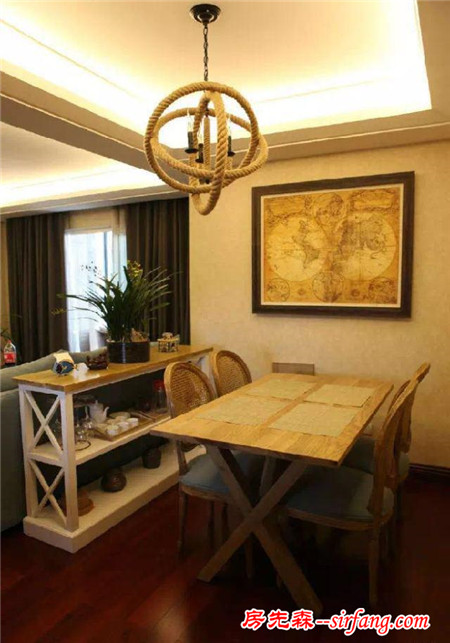 如何通过家具摆设来分隔餐厅与客厅？