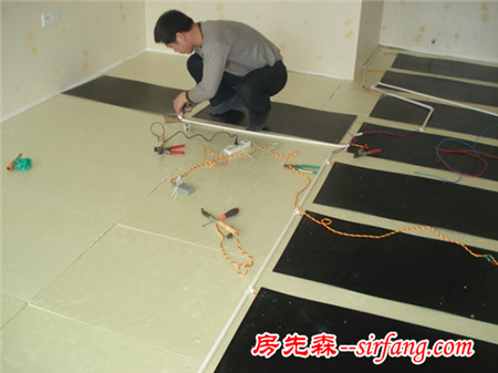 装这种地暖的人都后悔了！又贵又不好，你家装了吗