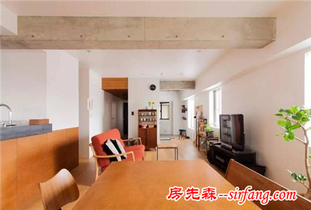 與其追求表面的虛榮，不如尋找內(nèi)心的閑適