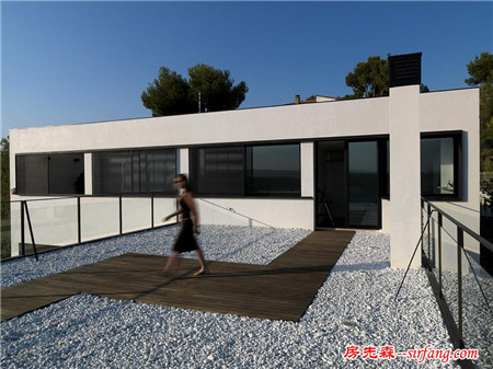 西班牙纯白现代别墅装修设计 纯白现代别墅装修设计效果图