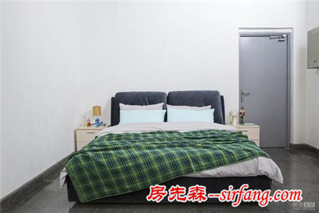 好在 在地铁里搭建了“一个不可思议的房子”