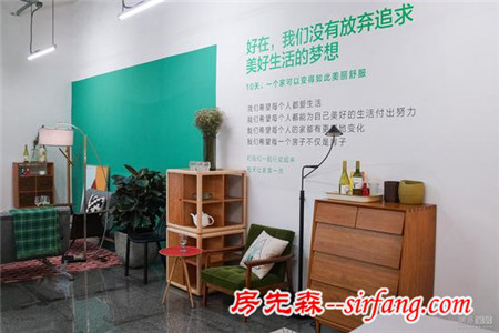 好在 在地铁里搭建了“一个不可思议的房子”