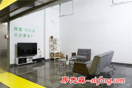 好在 在地铁里搭建了“一个不可思议的房子”