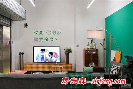 好在 在地铁里搭建了“一个不可思议的房子”