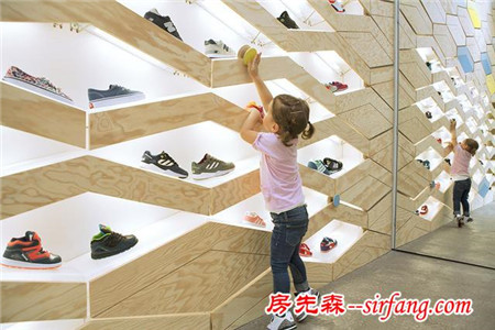 小朋友的運動鞋店