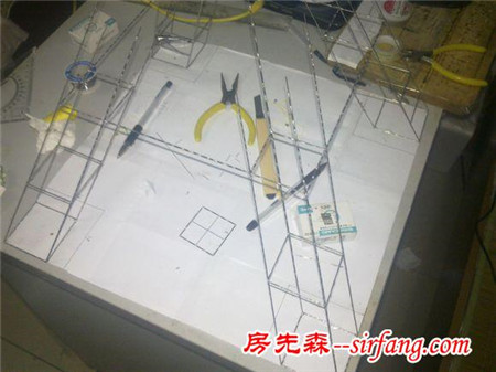 牛人使用大头针制作埃菲尔铁塔 历时两年最终完成