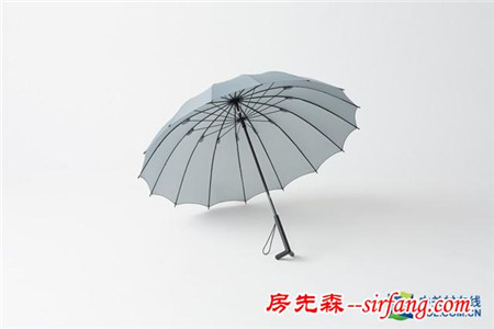 日本惊现奇葩雨伞！居然能站立在地面