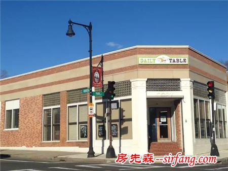 他70多岁高龄的美国老头，卖过期产品却获大赞