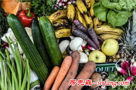 他70多岁高龄的美国老头，卖过期产品却获大赞