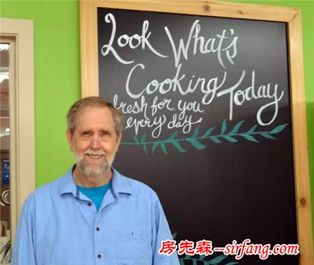 他70多岁高龄的美国老头，卖过期产品却获大赞