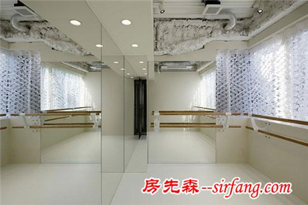 商业大厦楼顶的豪宅 四口之家的都市生活