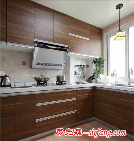 92平兩居室，木格屏風(fēng)化解入戶門正對(duì)衛(wèi)生間門