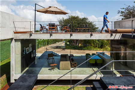 巴西海边别墅设计，两根梁支撑起的住宅有多震撼！