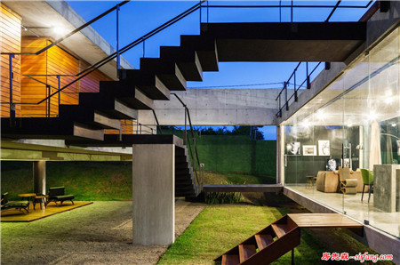 巴西海边别墅设计，两根梁支撑起的住宅有多震撼！