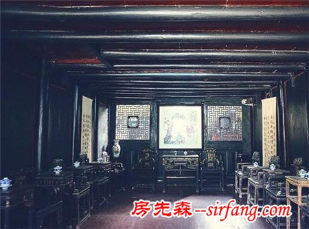 看到一个古建筑群 从门里走进去 里面让我眼界大开