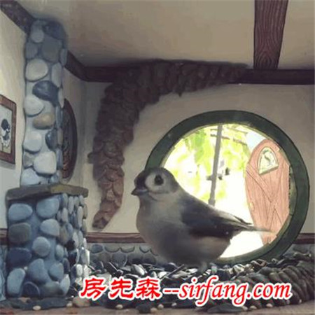 女子巧手打造可愛小屋，歡迎小客人來用餐！