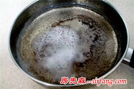 餐盘油腻腻洗不干净？柠檬面粉有奇效