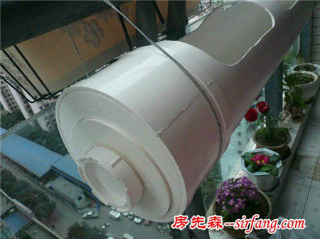 鄰居給PVC管鑿個洞就敢在陽臺上種菜，看完我也想要一個！