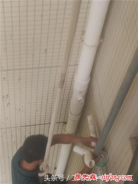 水电维修，师傅第一次用吊绳在外墙工作