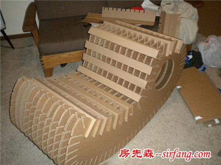 用过的纸箱不要丢，做一张摇椅玩玩！