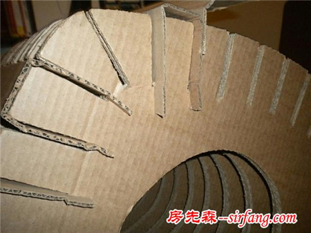 用过的纸箱不要丢，做一张摇椅玩玩！