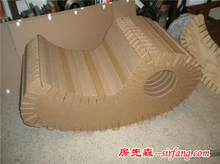 用过的纸箱不要丢，做一张摇椅玩玩！