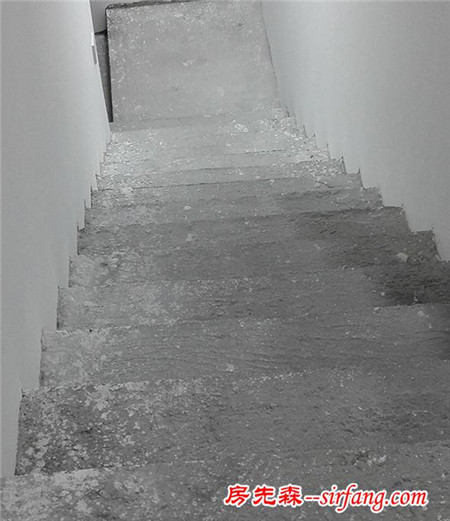 泰禾复式楼中楼，美国红橡踏板楼梯扶手。效果好看且实用。