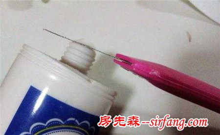 浴室瓷磚縫黑了還能自己美白，以后用不著花錢請(qǐng)工人了！