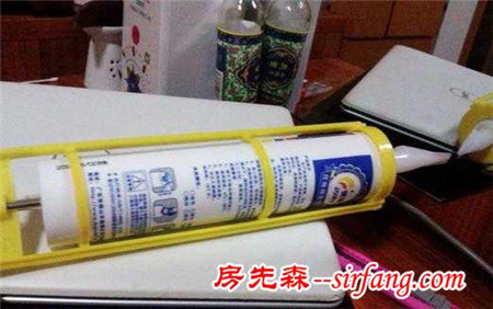 浴室瓷磚縫黑了還能自己美白，以后用不著花錢請(qǐng)工人了！