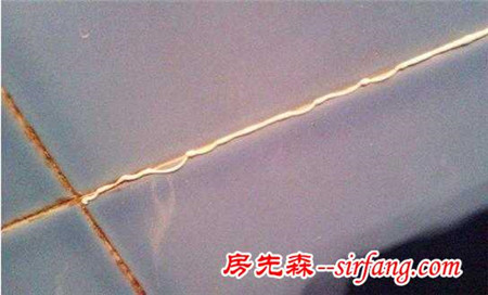 浴室瓷磚縫黑了還能自己美白，以后用不著花錢請(qǐng)工人了！