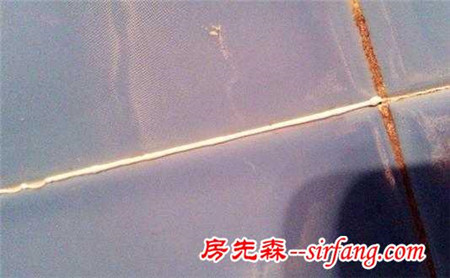浴室瓷磚縫黑了還能自己美白，以后用不著花錢請(qǐng)工人了！