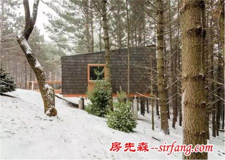 在冬日的暖阳里 住一间温暖的小木屋
