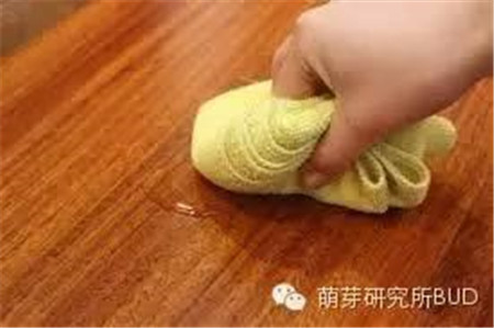 1岁7个月宝宝遭筷子插眼不幸去世，你还在对家庭安全抱有侥幸心理吗？