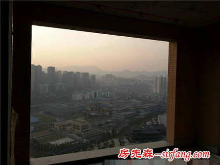 木工师傅看到阳台现场，业主出三万都不做；转身就走