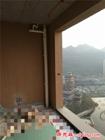 木工师傅看到阳台现场，业主出三万都不做；转身就走