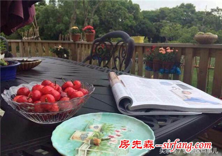 孙悦赤脚晒太阳遭曝光，无意公开厨房内景，别墅豪宅自带石榴园！