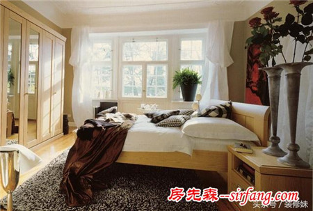 小戶型臥室這樣裝修，還能放個大衣柜，一點都不擠！